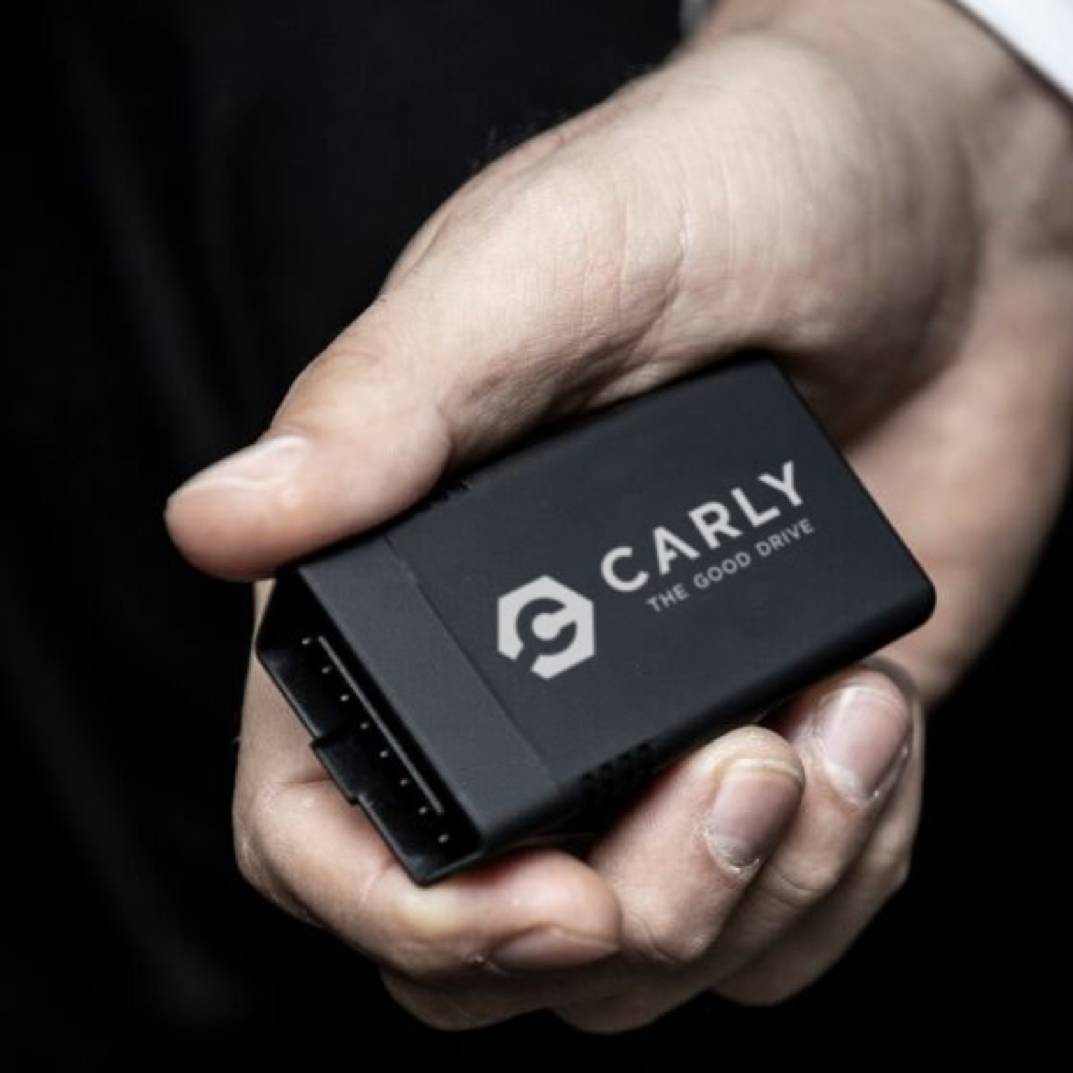 Close-up of a Carly scanner held in a hand